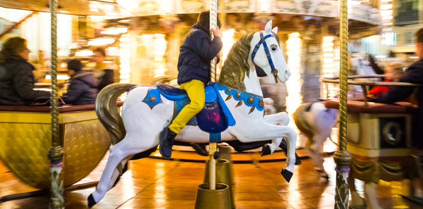 Árbol transitable y Carrusel francés en Puerta Jerez 02 | Sevilla con los peques