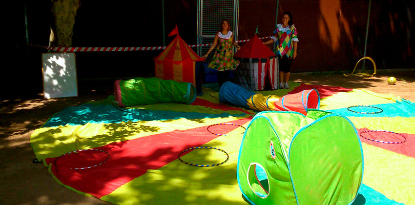 Animadoras en el Bar Terraza Qcross en el Parque de la Pirotecnia | Sevilla con los peques