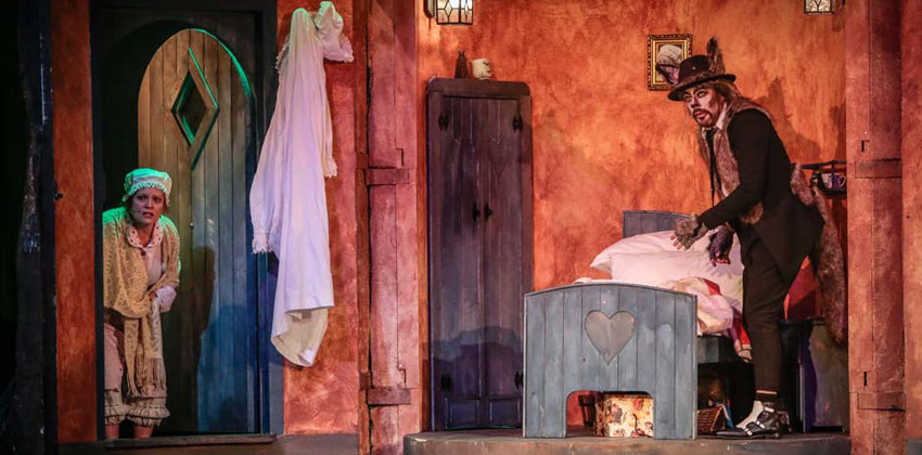 Caperucita Roja. El Musical. Escena de La abuela y el lobo| Sevilla con los peques