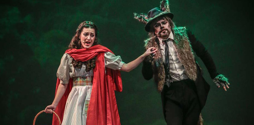 Caperucita Roja. El Musical. Caperucita con el lobo feroz | Sevilla con los peques