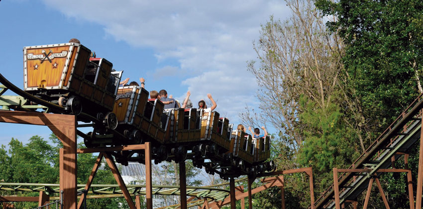 atracciones de Isla Mágica que no puedes perderte: El tren Potosí | Sevilla con los peques