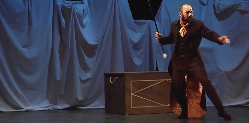 programación de Teatro de Sala Cero en Noviembre con El desván de nunca jamás | Sevilla con los peques