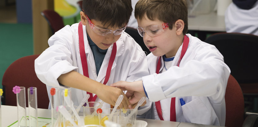 Taller de ciencias en Centro Comercial Torre Sevilla | Sevilla con los peques