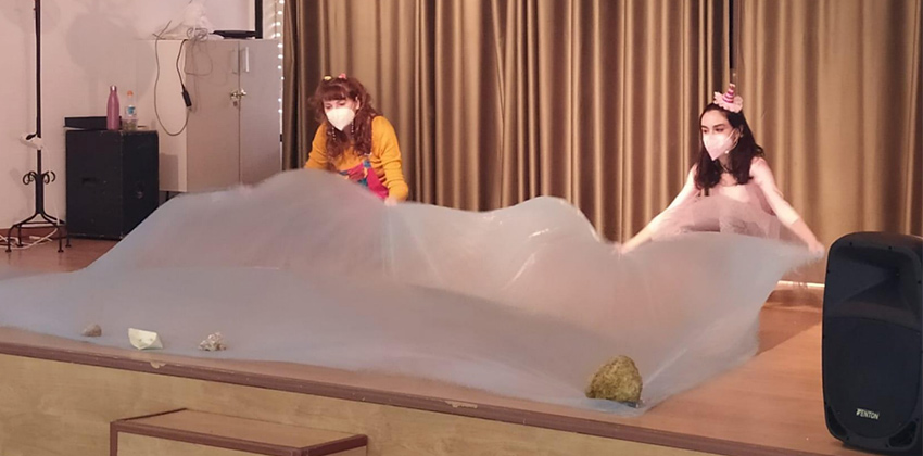 Montando el decorado de ¿De dónde vienes? | Sevilla con los peques